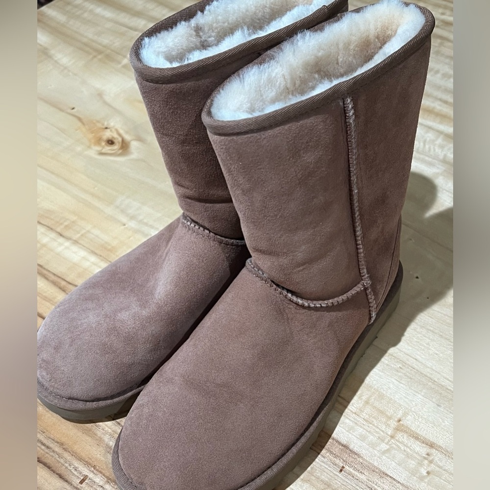 UGG Classic Short